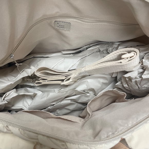 A new day soft weekender bag - Picture 4 of 4